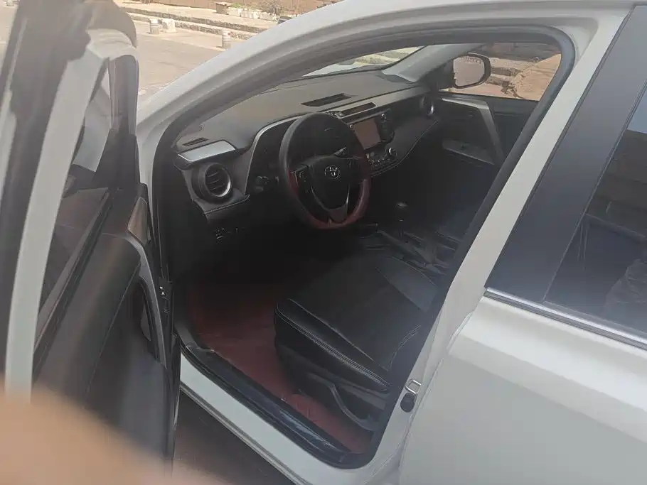 Toyota RAV4 — миниатюра 9