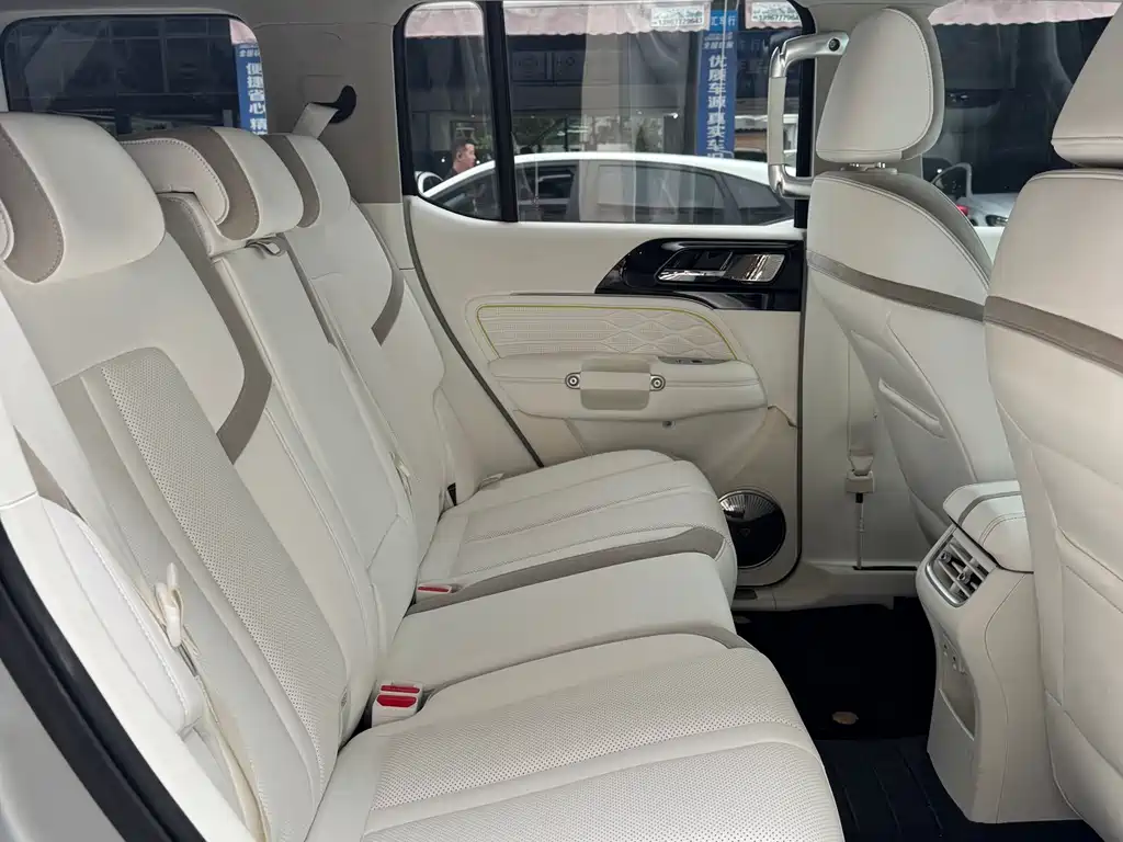 TANK CO CREATION TANK 300