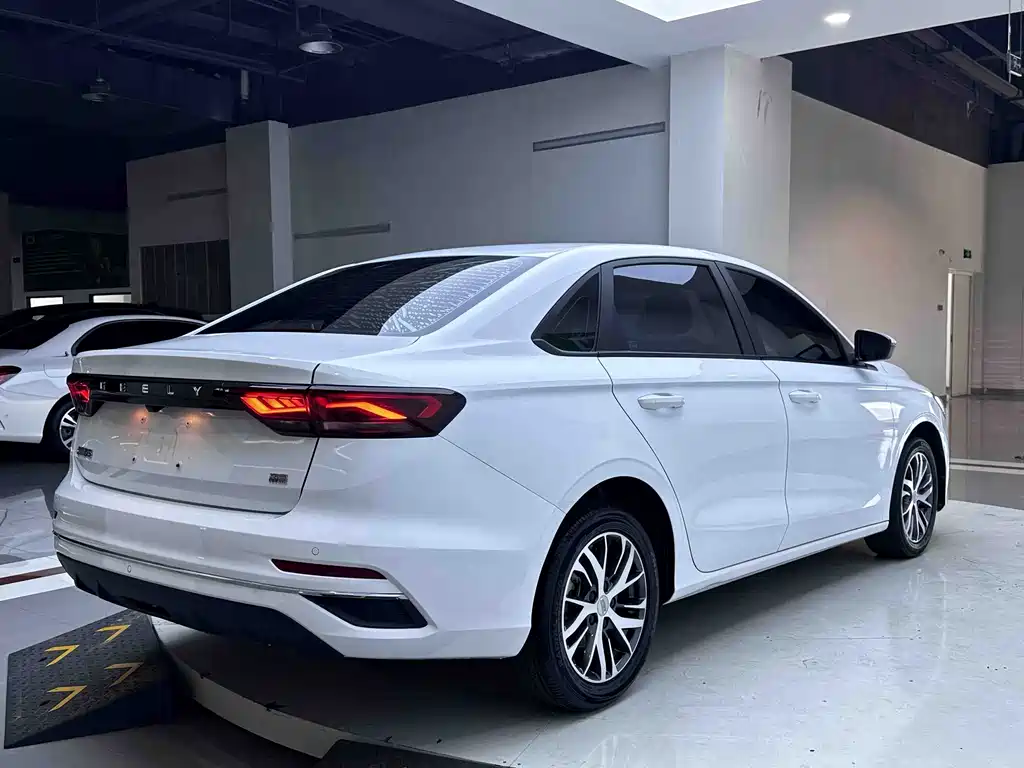 Geely Emgrand — миниатюра 7