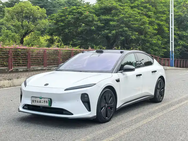 NIO ET5