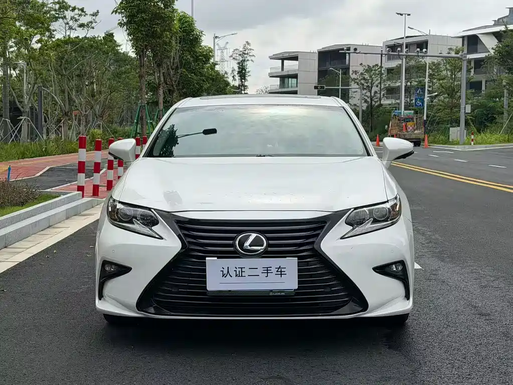 Lexus ES 2017 200 30