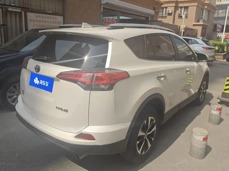Toyota RAV4 — миниатюра 3