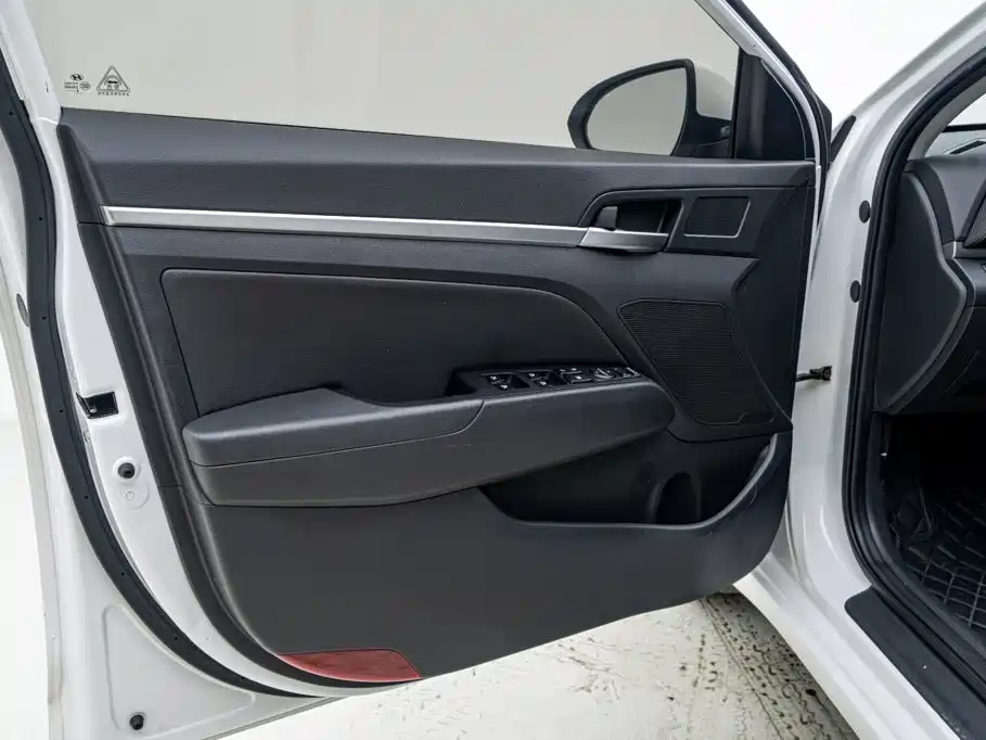 Hyundai Elantra PHEV — миниатюра 14