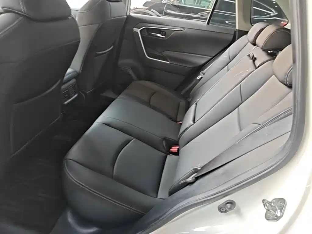 Toyota RAV4 — миниатюра 17