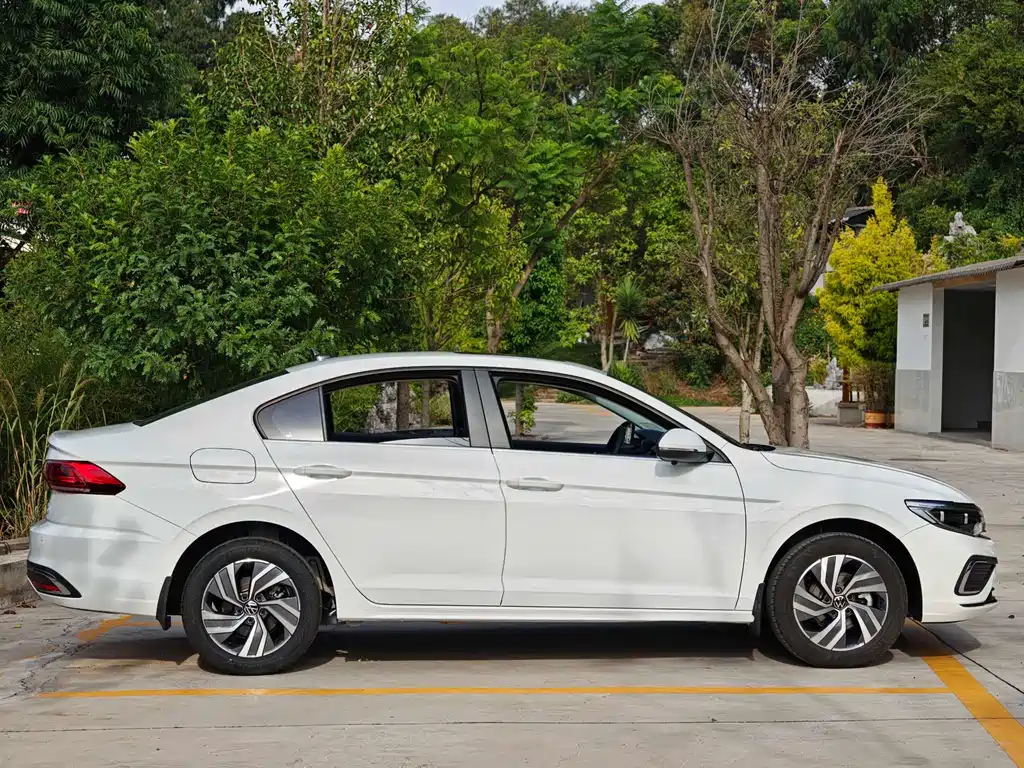 Volkswagen Bora 2025 200TSI DSG
