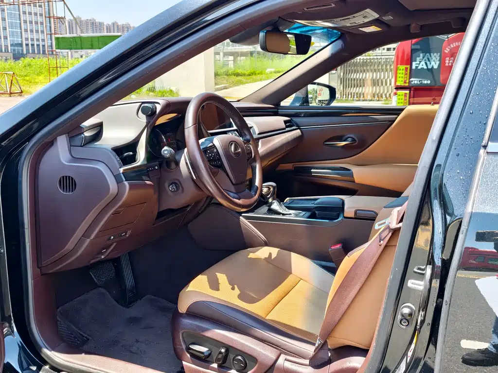 Lexus ES — миниатюра 13