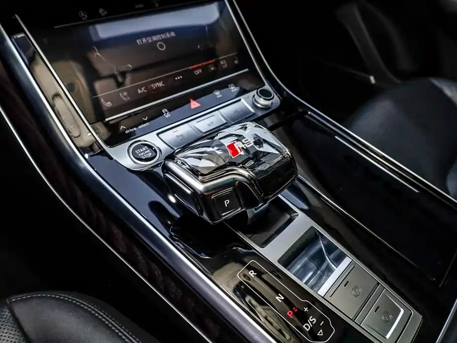 Audi Q8 2023 Черный из Китая