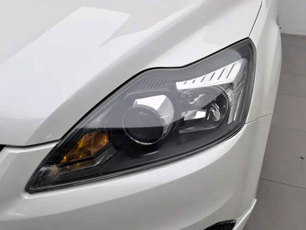 Ford Focus 2014 1.8L AT