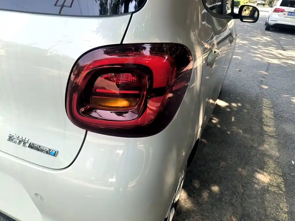 Wuling MINIEV — миниатюра 8