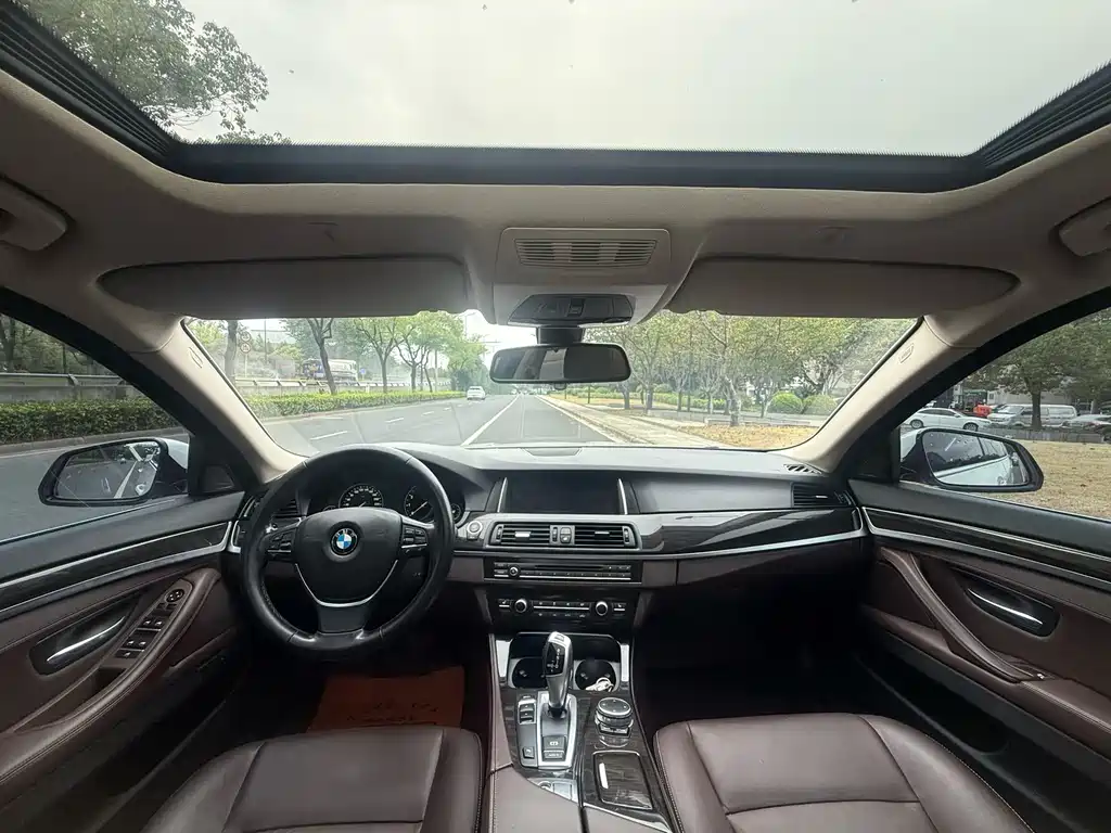 BMW 5 Series — миниатюра 5