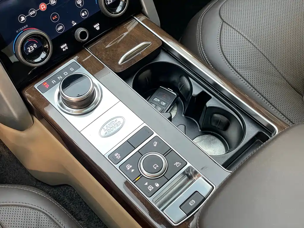 Land Rover Range Rover — миниатюра 27