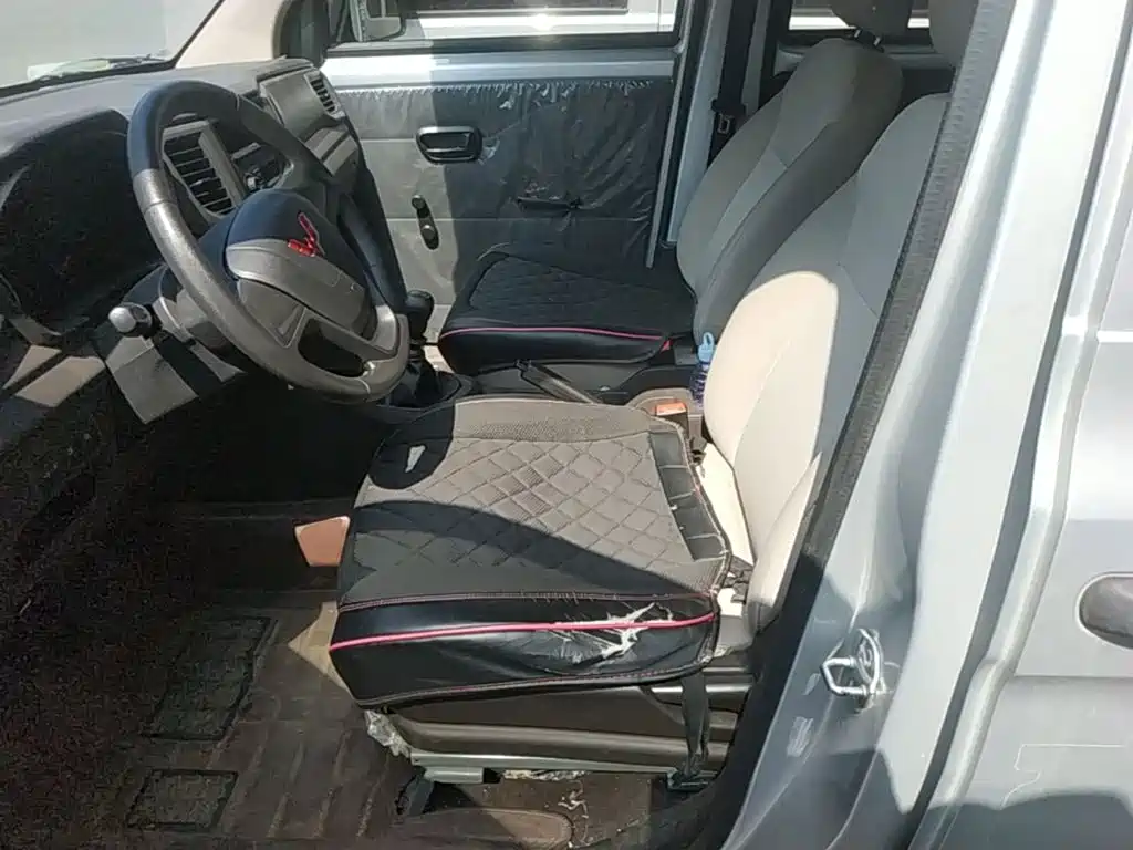 Wuling Hongguang V — миниатюра 15