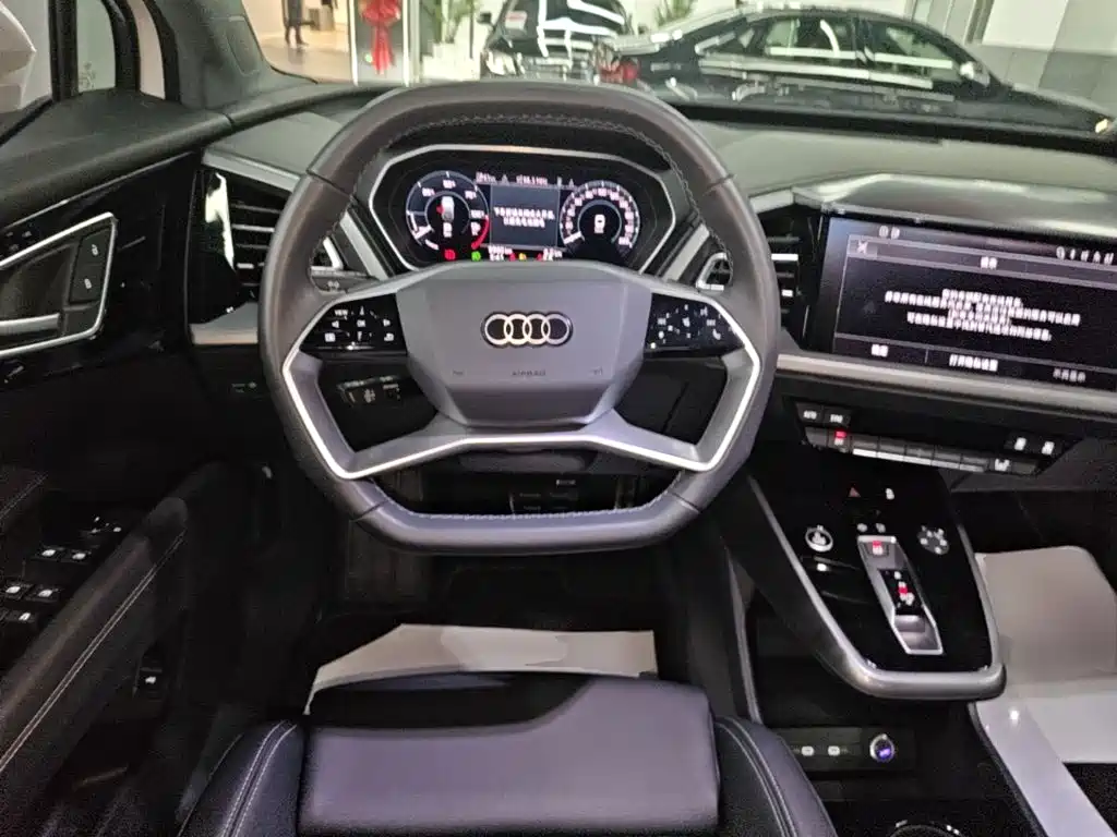 Audi Q4 e-tron — миниатюра 11