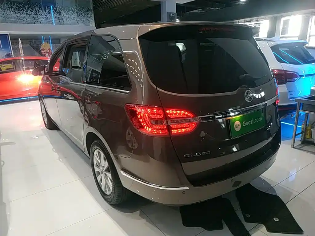 Buick GL8 — миниатюра 5
