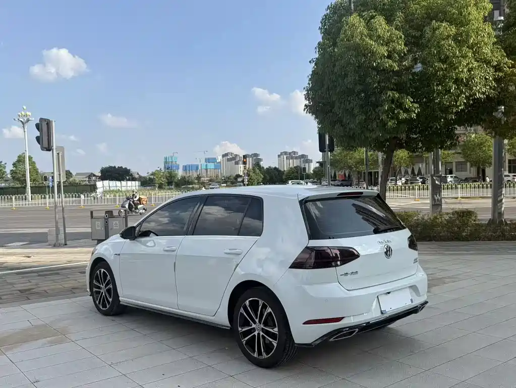Volkswagen Golf — миниатюра 6