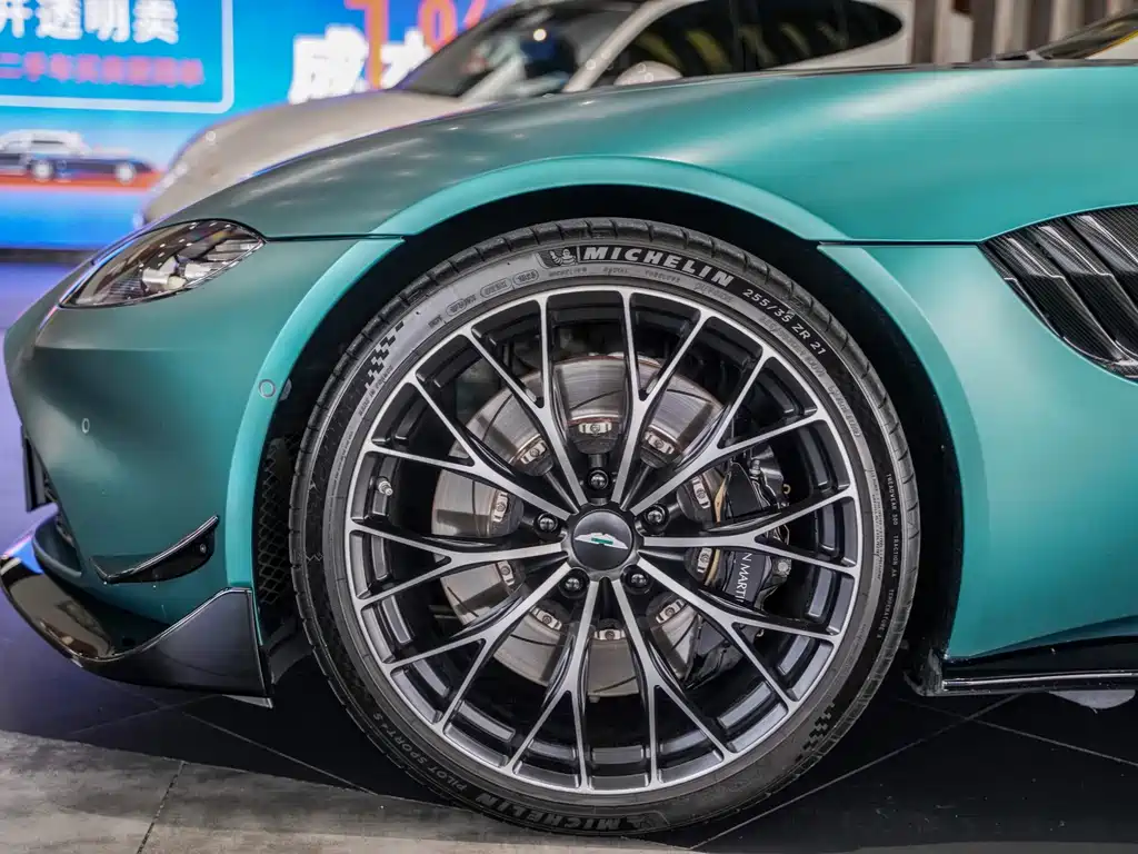 Aston Martin V8 Vantage — миниатюра 22