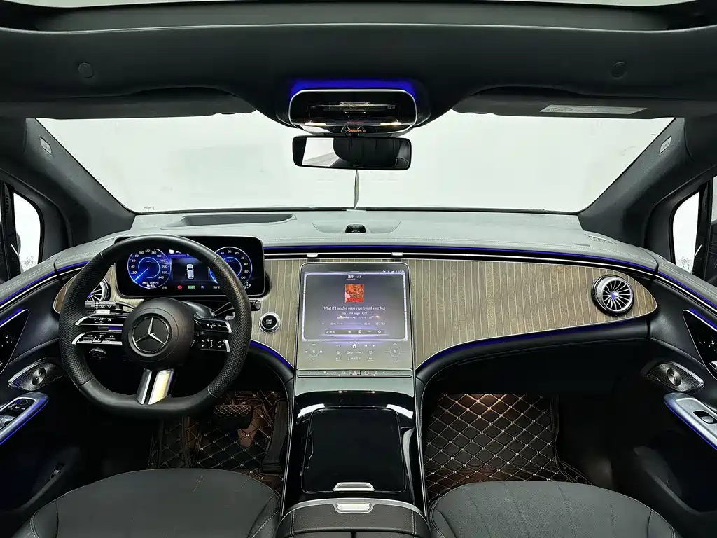 Mercedes-Benz EQE SUV — миниатюра 13