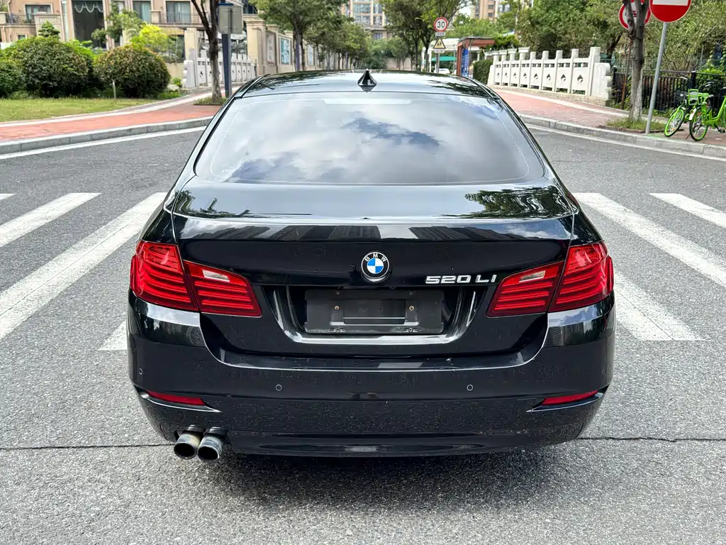 BMW 5 Series — миниатюра 5