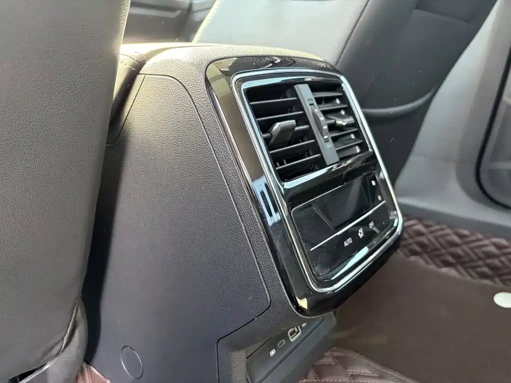 Volkswagen Passat PHEV — миниатюра 17