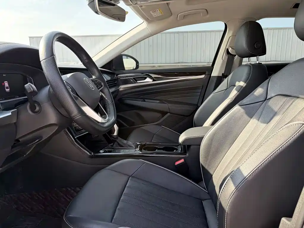Volkswagen Passat PHEV — миниатюра 12