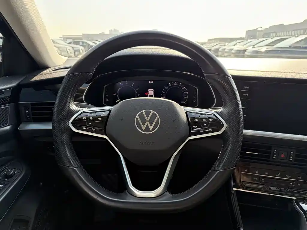 Volkswagen Passat PHEV — миниатюра 10