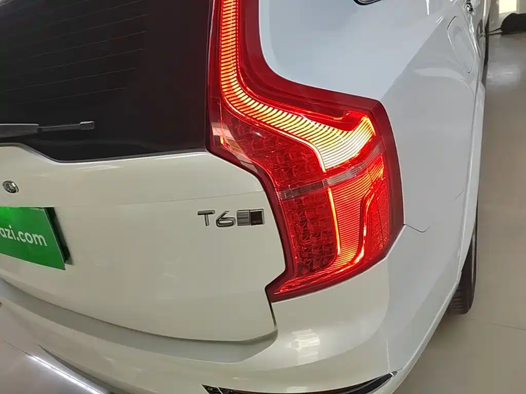 Volvo XC90 — миниатюра 8