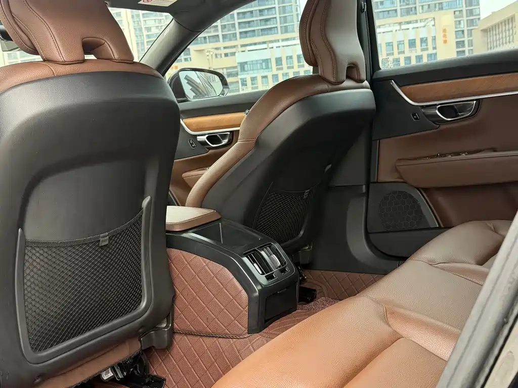 Volvo S90 — миниатюра 7