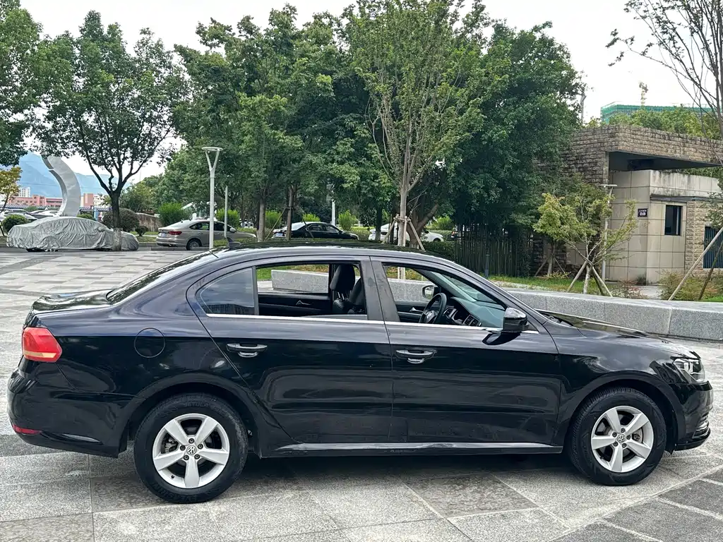 Volkswagen Lavida — миниатюра 4