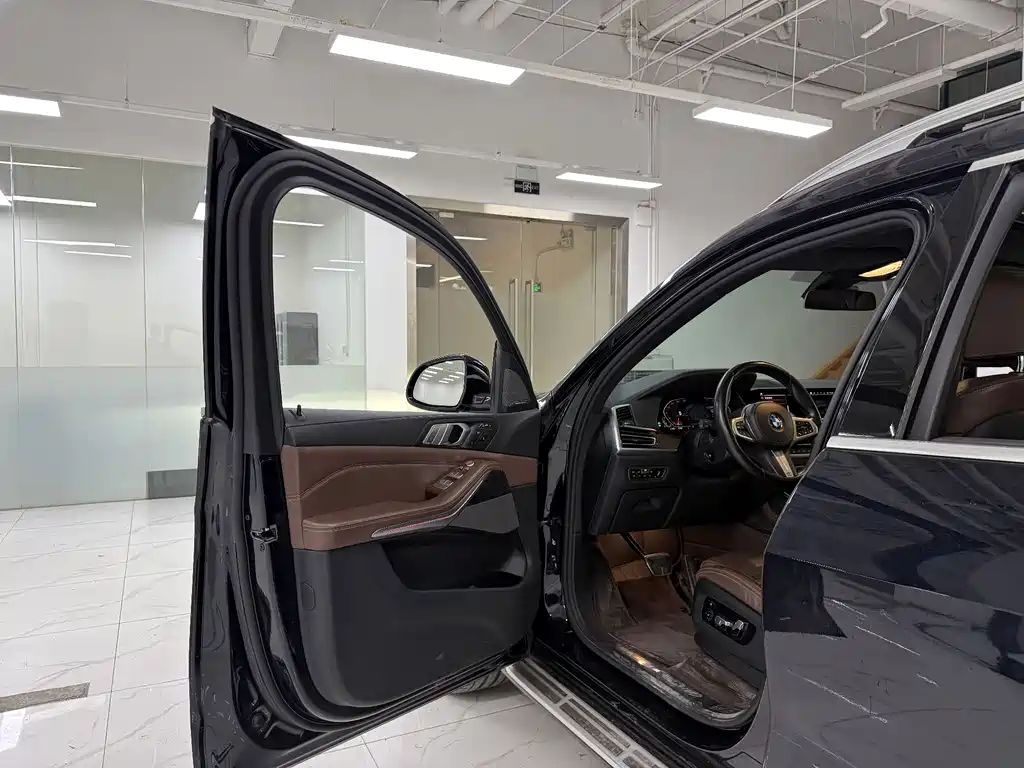 BMW X7 — миниатюра 8