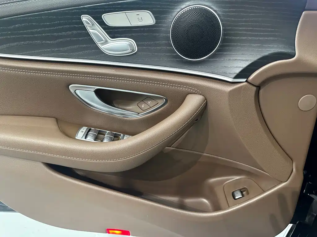 Mercedes-Benz E-Class — миниатюра 5