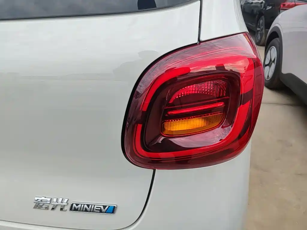 Wuling MINIEV — миниатюра 8