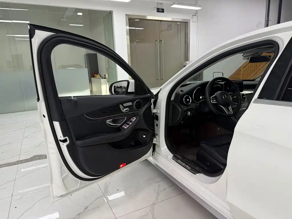 Mercedes-Benz C-Class — миниатюра 8