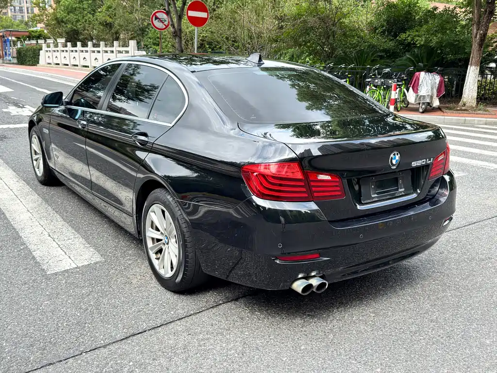 BMW 5 Series — миниатюра 6