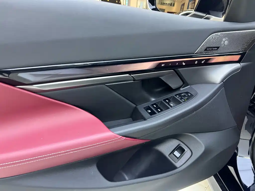 BMW 5 Series — миниатюра 9