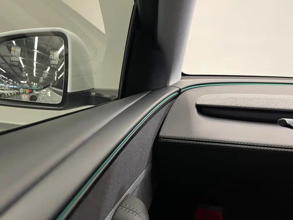 Tesla Model Y — миниатюра 14