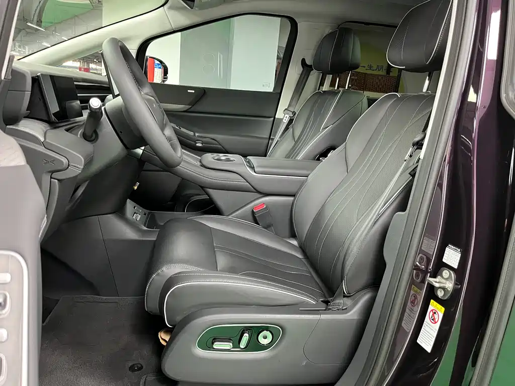 XPeng X9 — миниатюра 10