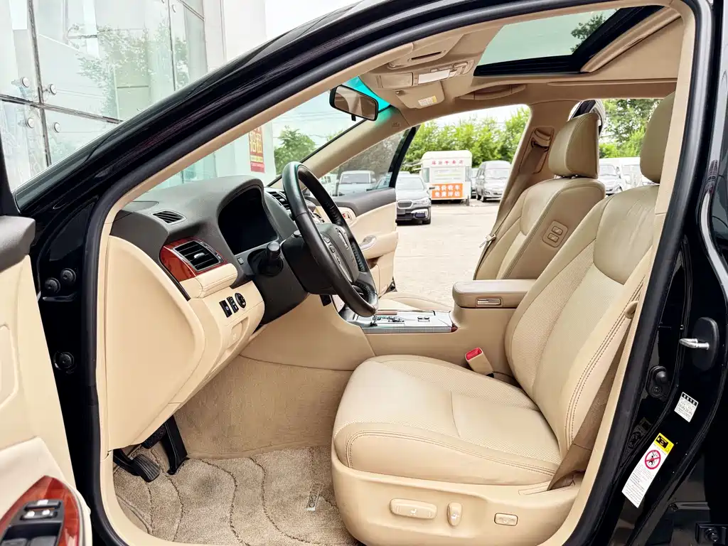 Toyota Crown — миниатюра 17