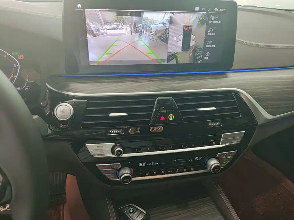 BMW 5 Series — миниатюра 13