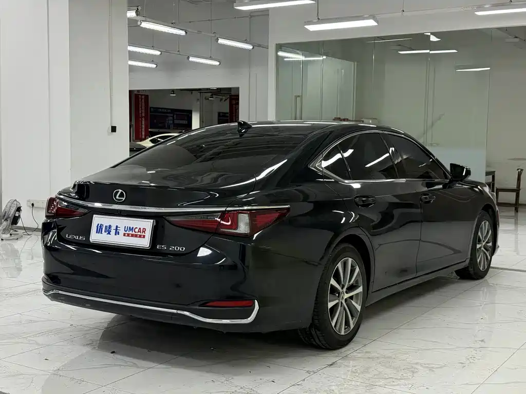 Lexus ES — миниатюра 6