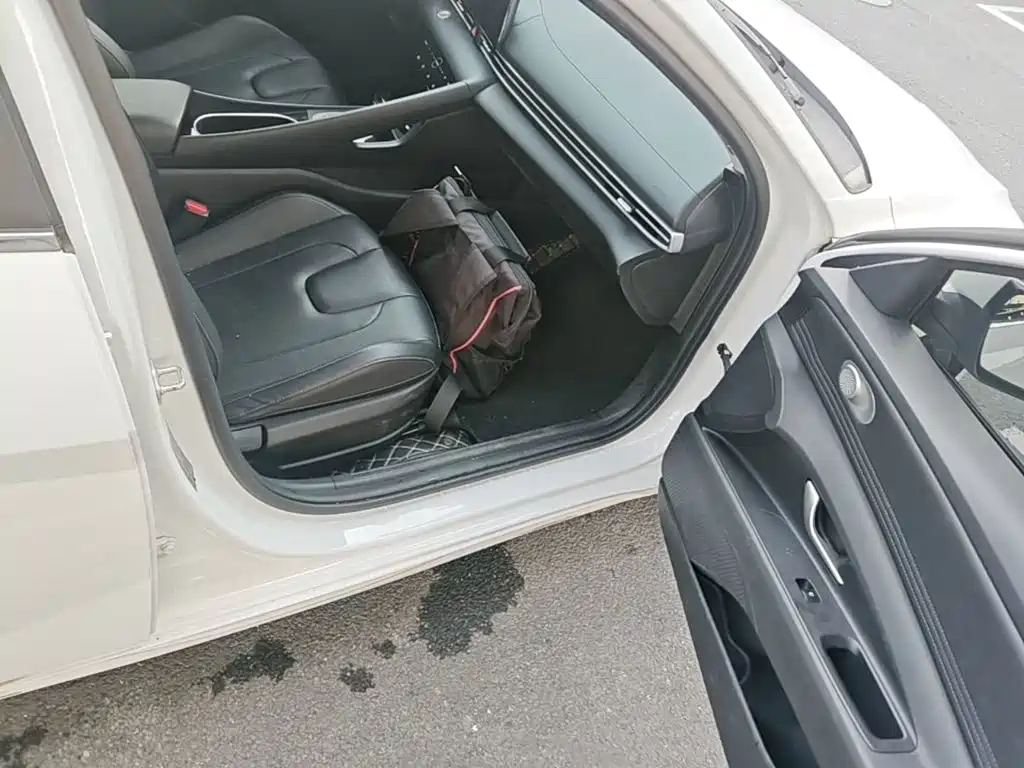 Hyundai Elantra — миниатюра 9