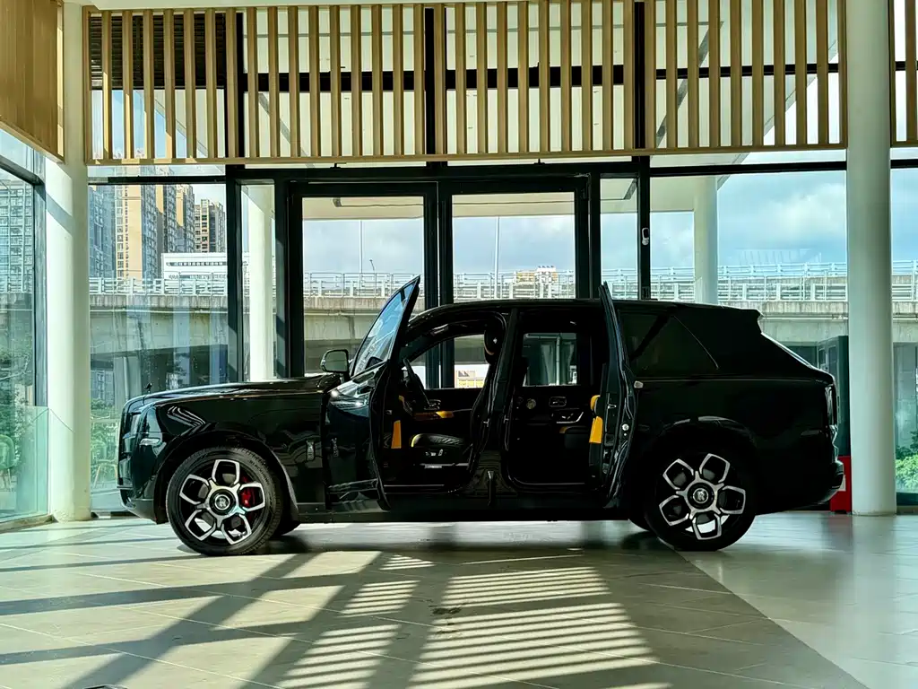 Rolls-Royce Cullinan — миниатюра 5