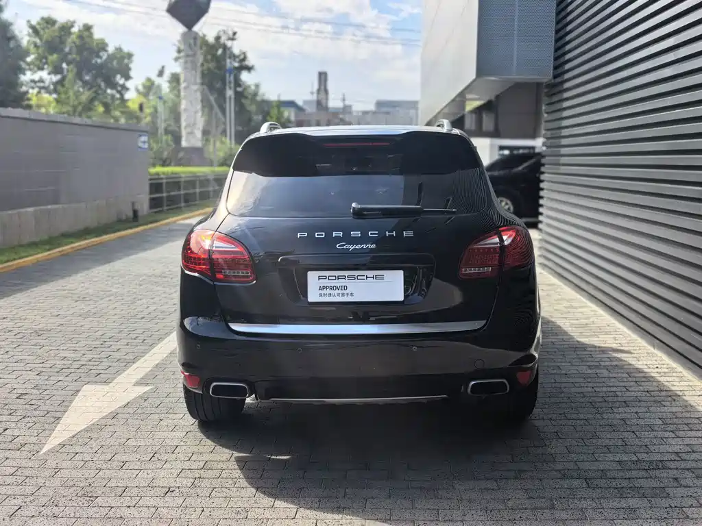 Porsche Cayenne — миниатюра 12