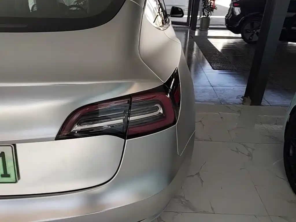 Tesla Model 3 — миниатюра 8