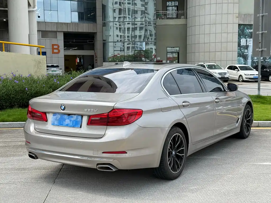 BMW 5 Series — миниатюра 9