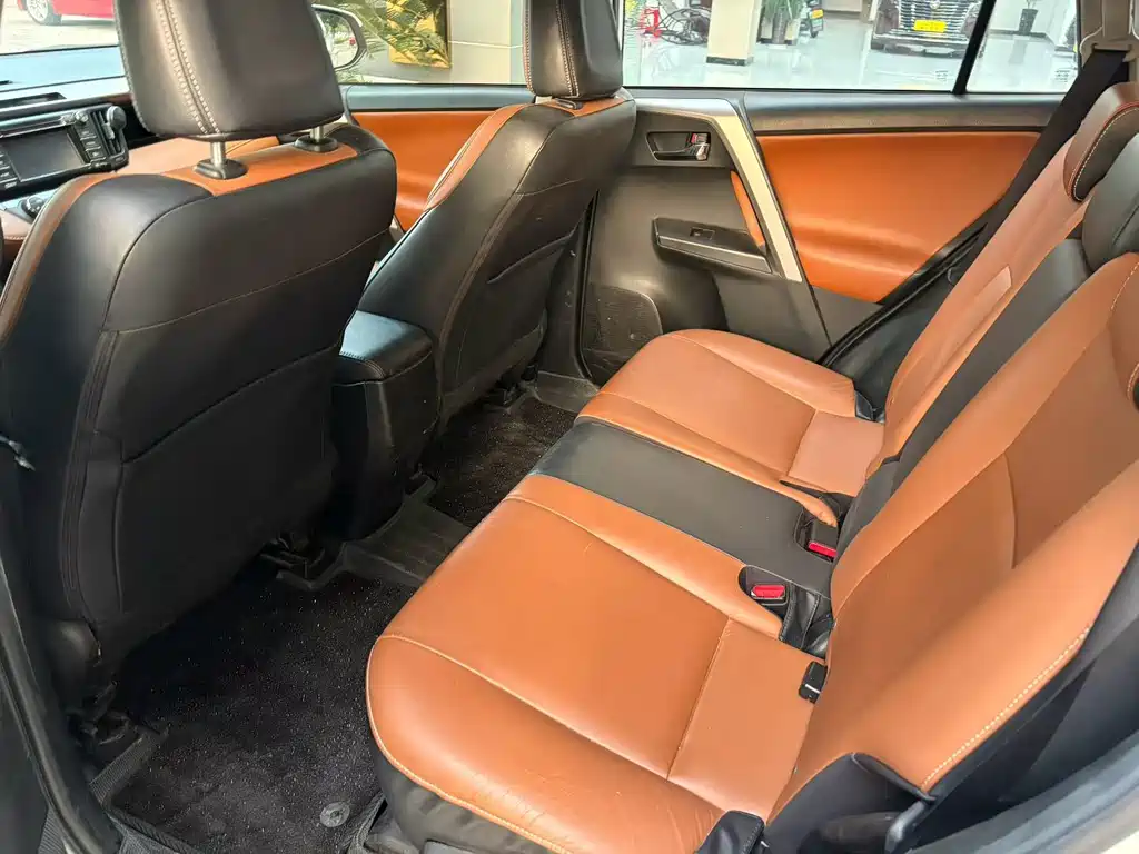 Toyota RAV4 — миниатюра 5
