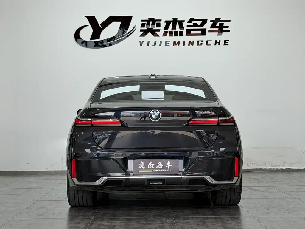 BMW 7 Series — миниатюра 9