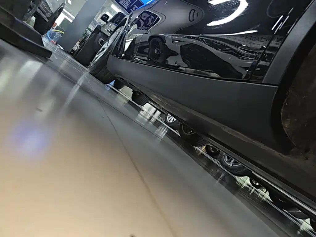 Tesla Model Y — миниатюра 21