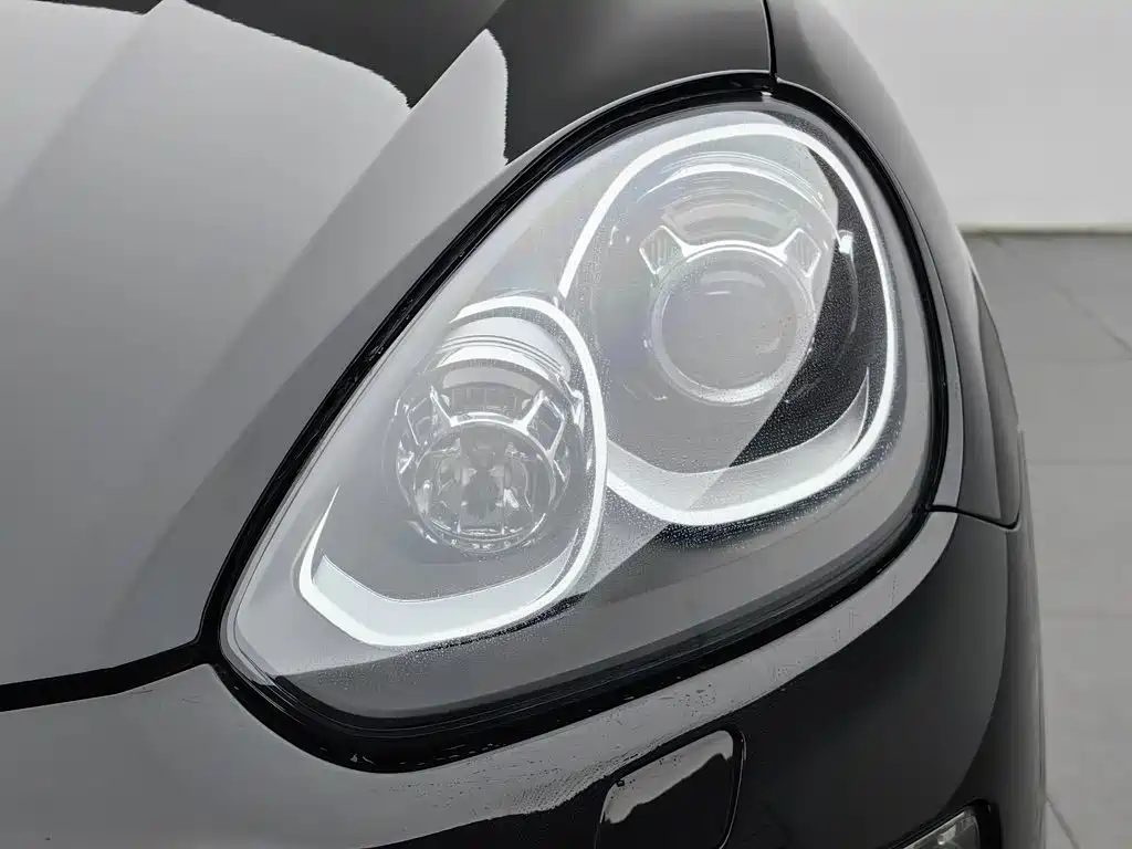 Porsche Cayenne — миниатюра 5
