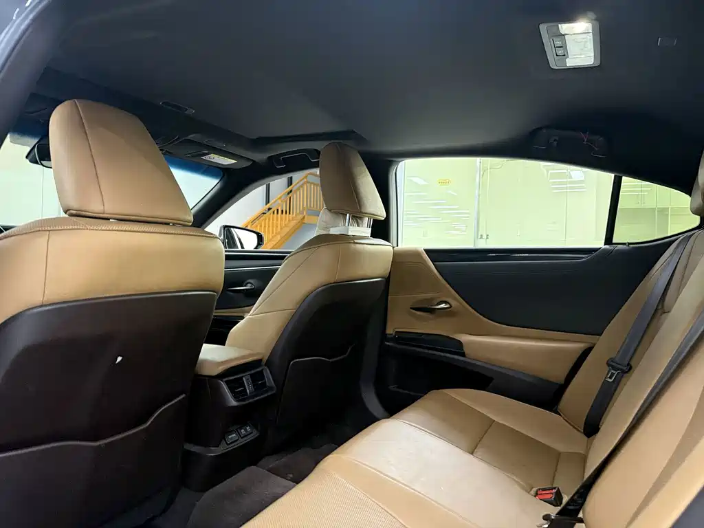 Lexus ES — миниатюра 15