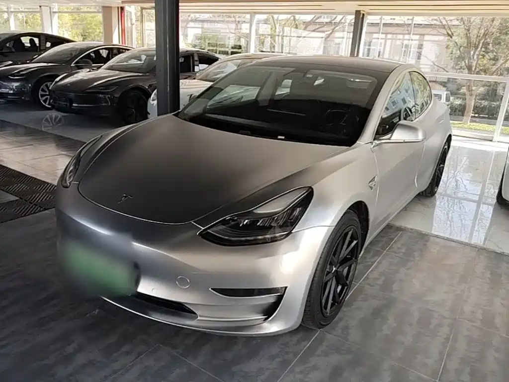 Tesla Model 3 — миниатюра 2